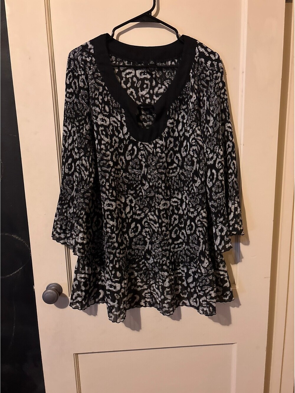 Essentials Black and White Leopard Print Bell Sleeve Tunic Top 2X